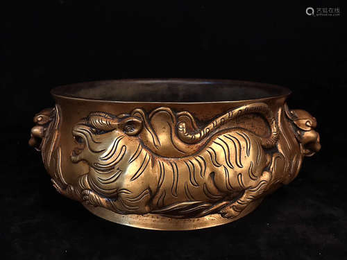 A ZHENGDE MARK BRONZE GILT TIGER PATTERN LION HEAD SHAPED EAR CENSER, MING DYNASTY