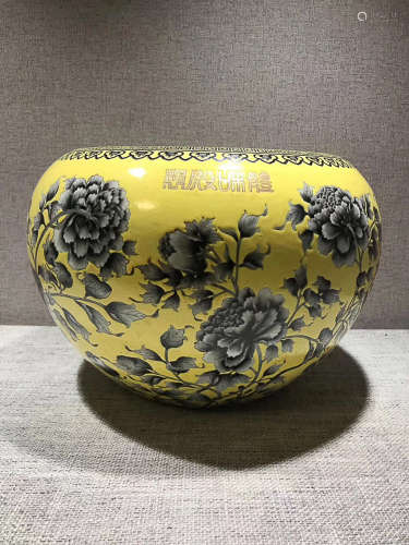 A TIHEDIAN ZHIKUAN CHINA-INK PAINTING JAR, QING DYNASTY