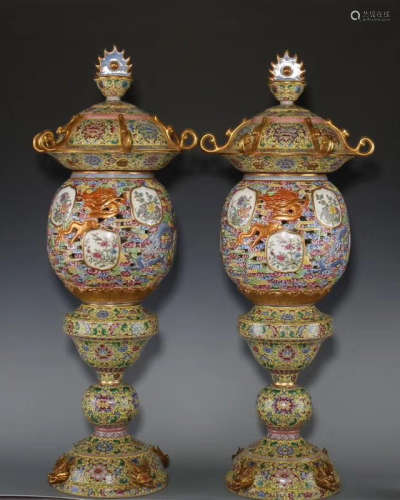 PAIR OF QIANLONG NIANZHI MARK RED GLAZED HATSTAND WITH DRAGON DESIGN