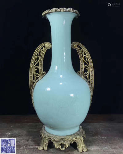 A DOUQING CELADON VASE WITH GILT BRONZE INLAID