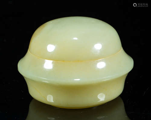 A HETIAN JADE INCENSE BOX