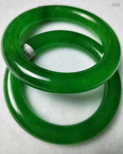 PAIR OF MYANMAR JADEITED BANGLES