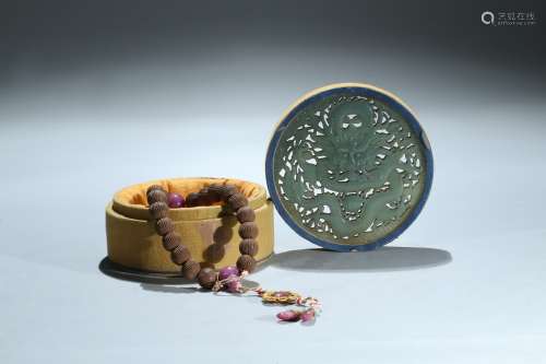 An agarwood 'melon' rosary bracelet w/ green jade 'dragon' box