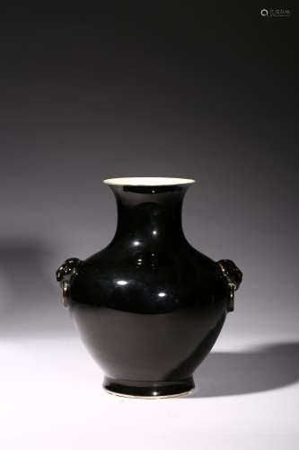 A mirror black glazed vase