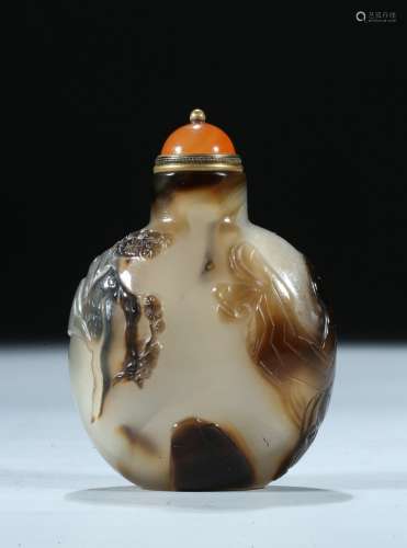 A carved silhouette agate snuff bottle