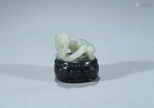 A black and white jade 'chilong and drum' seal