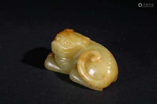 A yellow jade recumbent mythical beast