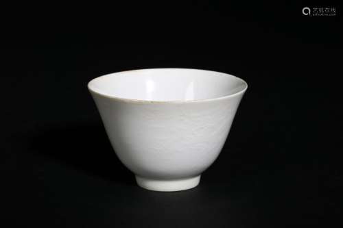 A white glaze anhua-decorated dragon cup
