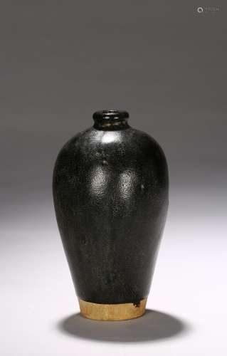 A black glazed vase meiping