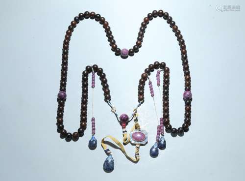 An agarwood and tourmaline court necklace