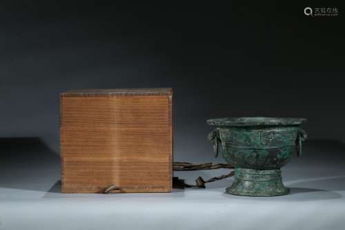 A rare bronze ritual food vessel, Yu