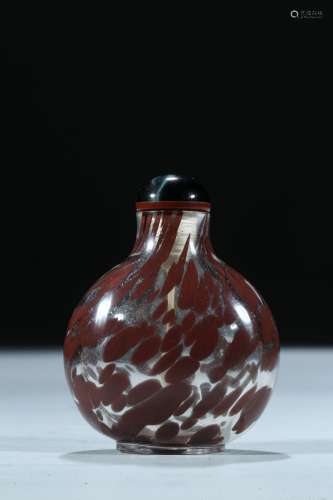 A transparent glass brown speckled snuff bottle