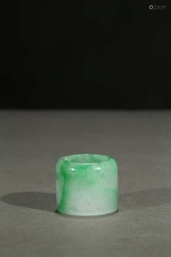 A jadeite carved thumb ring