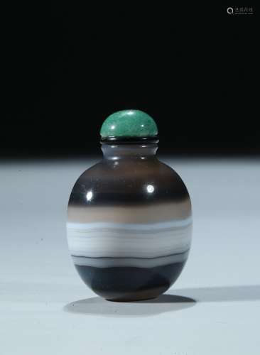 A banded agate carved snuff bottle