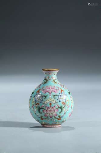 A turquoise ground famille rose 'lotus' snuff bottle