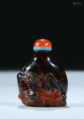 An opaque amber 'chilong' snuff bottle