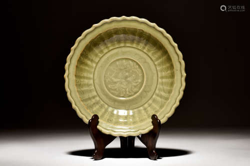 LONGQUAN WARE CARVED 'FLOWERS' DISH