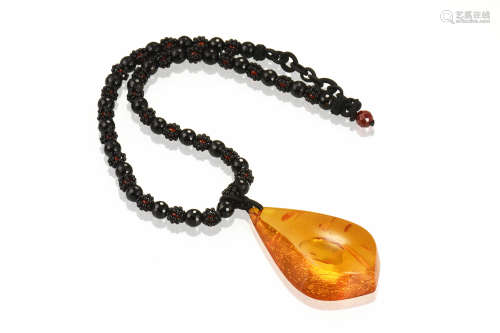 AMBER PENDANT WITH AGATE NECKLACE