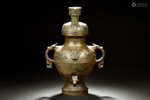 ARCHAIC BRONZE CAST RITUAL EWER WITH COVER