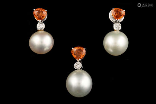 PAIR OF SOUTH SEA CULTURED PEARL、YELLOW SAPPHIRE AND DIAMOND EARRINGS AND MATCHING PENDANT