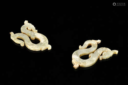 PAIR OF JADE CARVED 'DRAGON' PLAQUE