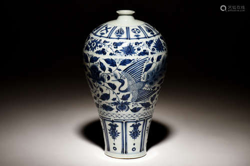 BLUE AND WHITE 'PHOENIX' VASE, MEIPING