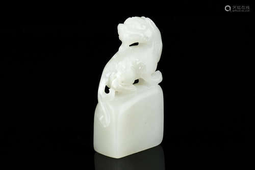 JADE CARVED 'LION' STAMP SEAL