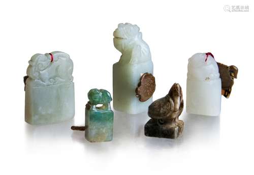 332. CARVED JADE GROUP OF SEALS