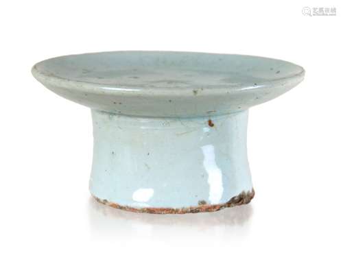 371. KOREAN WHITE GLAZED RAISED DISH