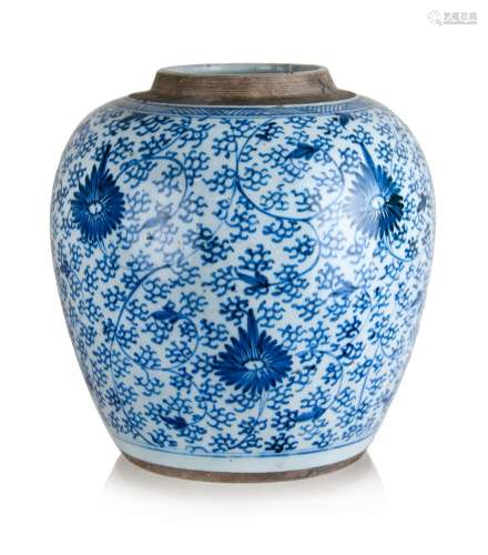 139. QING DYNASTY BLUE AND WHITE JAR