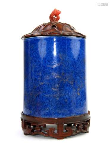 150. QING DYNASTY BLUE BRUSHPOT WITH LID