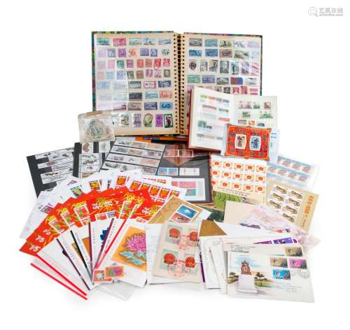 61. LARGE MIXED GROUP OF WORLD STAMPS