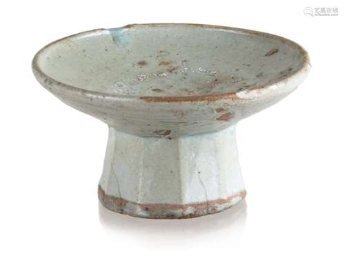 385. KOREAN RAISED FOOT DISH