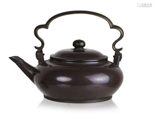 314. POLISHED YIXING TEAPOT (GONG JU)