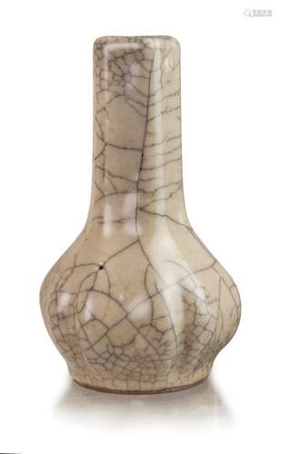 168. SONG DYNASTY CRACKLE GARLIC SHAPED VASE