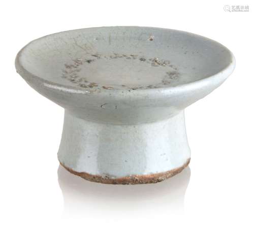 372. KOREAN RAISED FOOT DISH