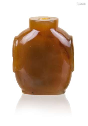 10. AGATE CARVED SNUFF BOTTLE, QING DYNASTY