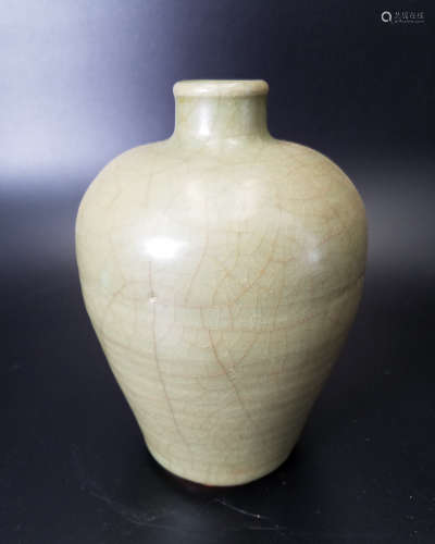 SOUTHERN SONG A LONGQUAN MEI VASE