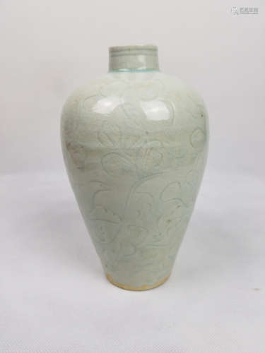 A YUAN WHITE GLAZED MEI VASE