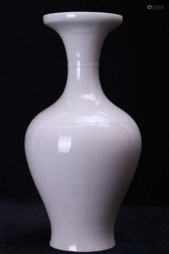 LIAN DYANSTY A DINGYAO VASE WITH LIAO DYNASTY