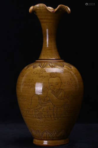 TANG DYANSTY A YELLOW-GLZAED VASE WITH TANG DYNASTY