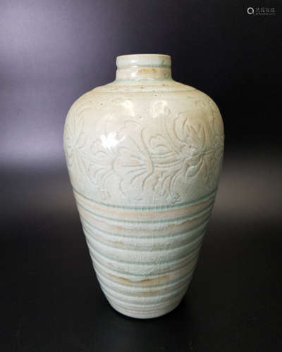 YUAN A HUTIAN YAO MEI VASE