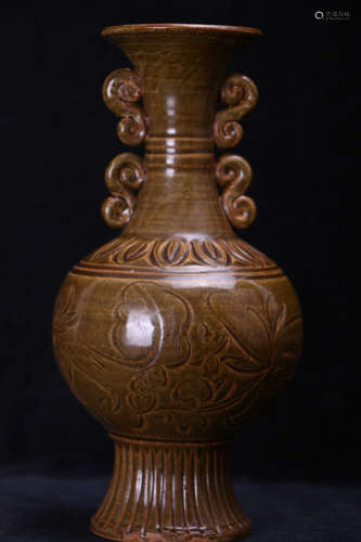 A YAOZHOU VASE