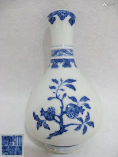 A GARLIC-HEAD VASE WITH QIANLONG MARK