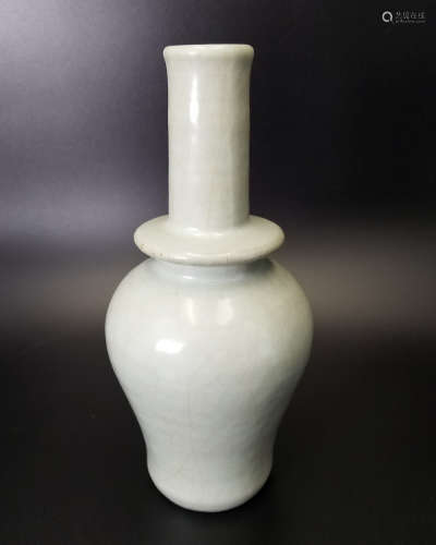 SOUTHERN SONG A LONGQUAN YAO VASE