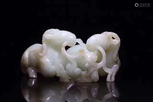 AN OLD TIBETAN HIGHTEST GRADE HETIAN JADE ORNAMENT