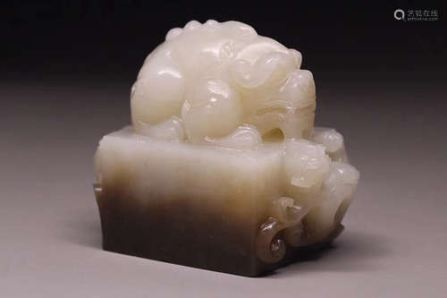 AN OLD TIBETAN HETIAN JADE SEED MATERIAL SEAL