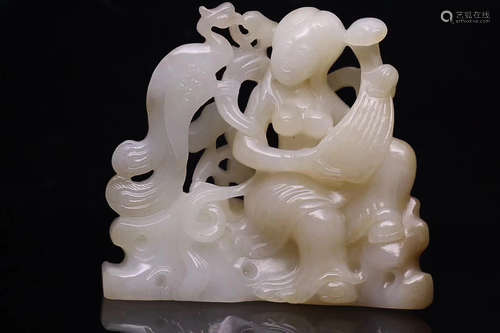 AN OLD TIBETAN HETIAN JADE SEED MATERIAL ORNAMENT