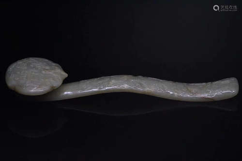 AN OLD TIBETAN HETIAN JADE SEED MATERIAL RUYI ORNAMENT