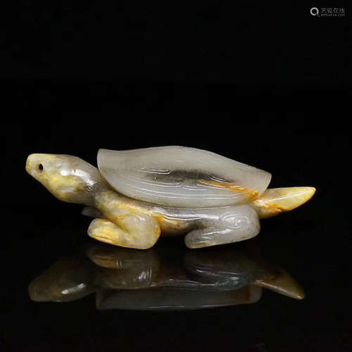 AN OLD HETIAN JADE TORTOISE SHAPED ORNAMENT